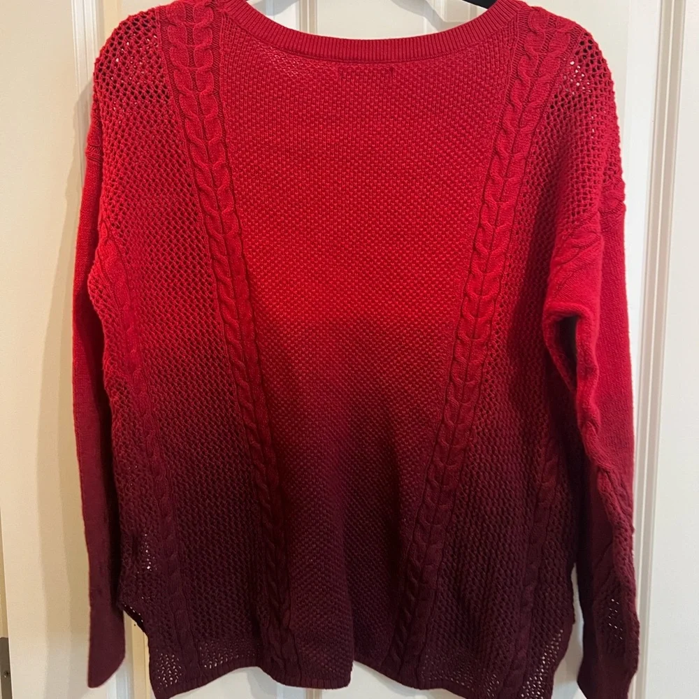 American Eagle red ombré cable knit long sleeve sweater.
